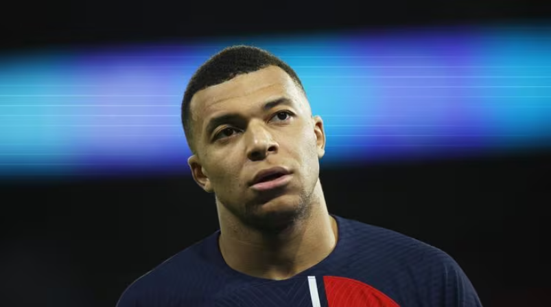 Kylian Mbappé's Future Hangs in the Balance: Renewal with PSG or a Move to Real Madrid?